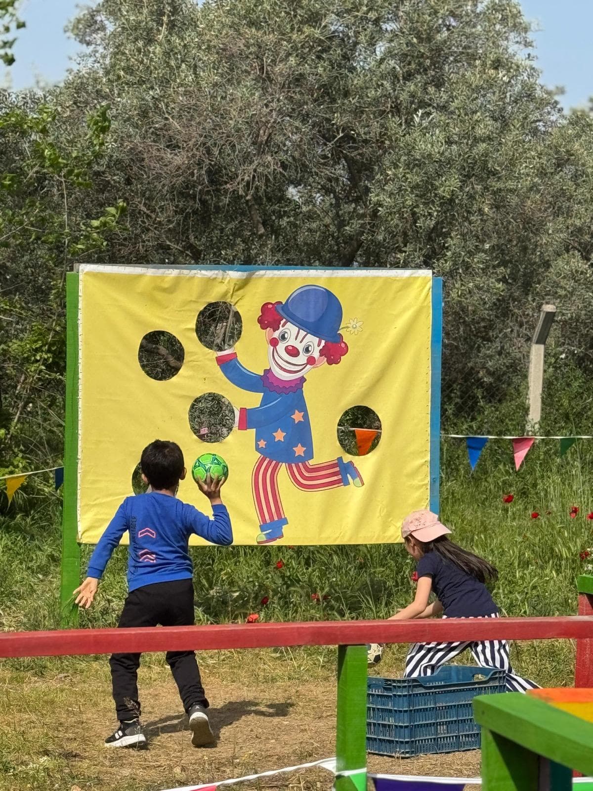 Sakarya - çocuklar bahçede