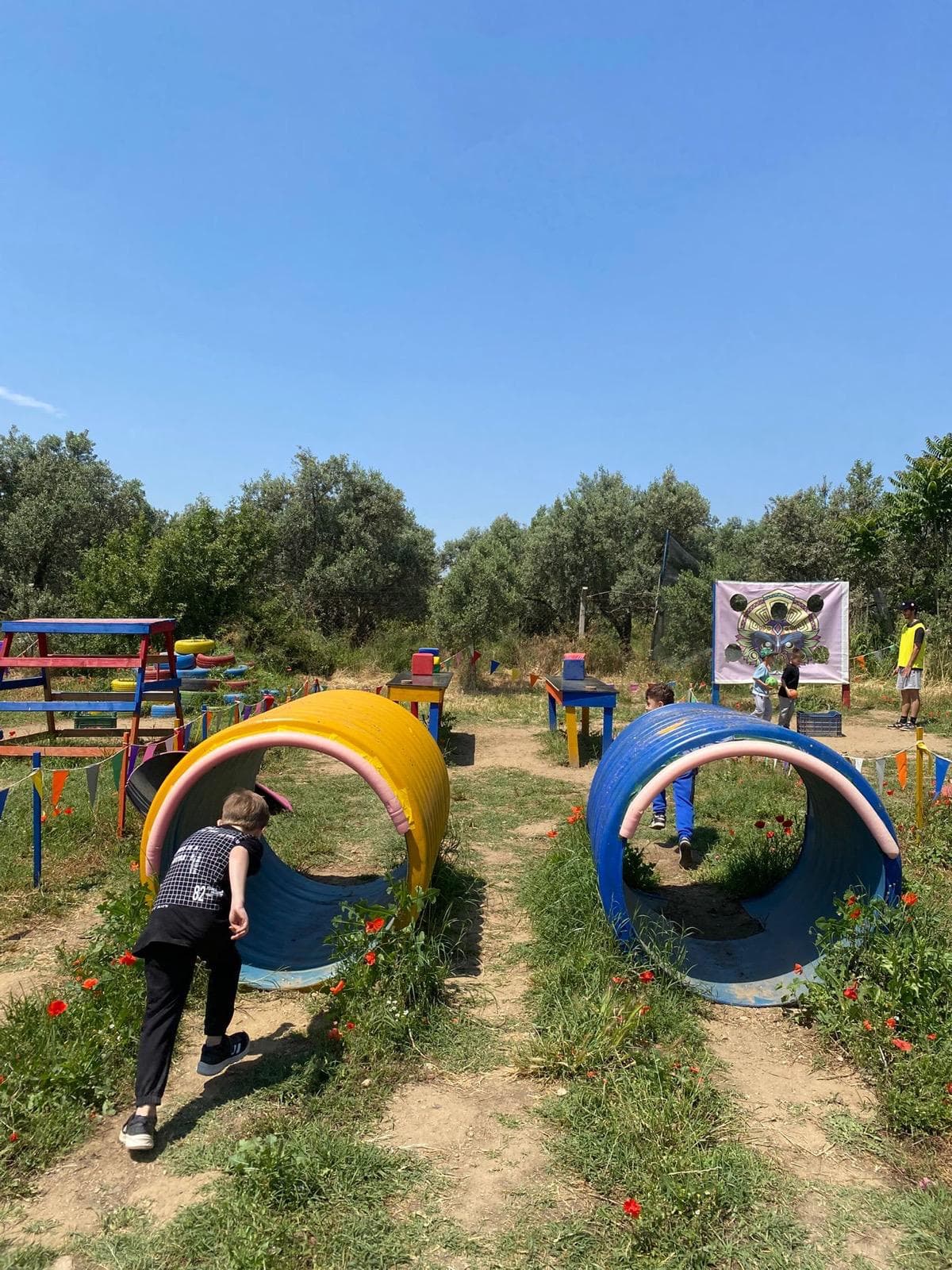 Sakarya - çocuklar bahçede